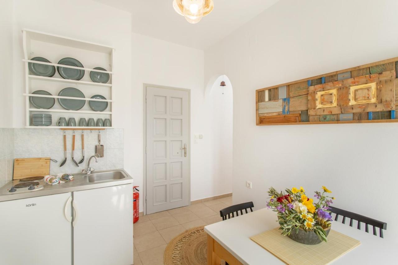 Yialos Rooms Piso Livadi Bagian luar foto
