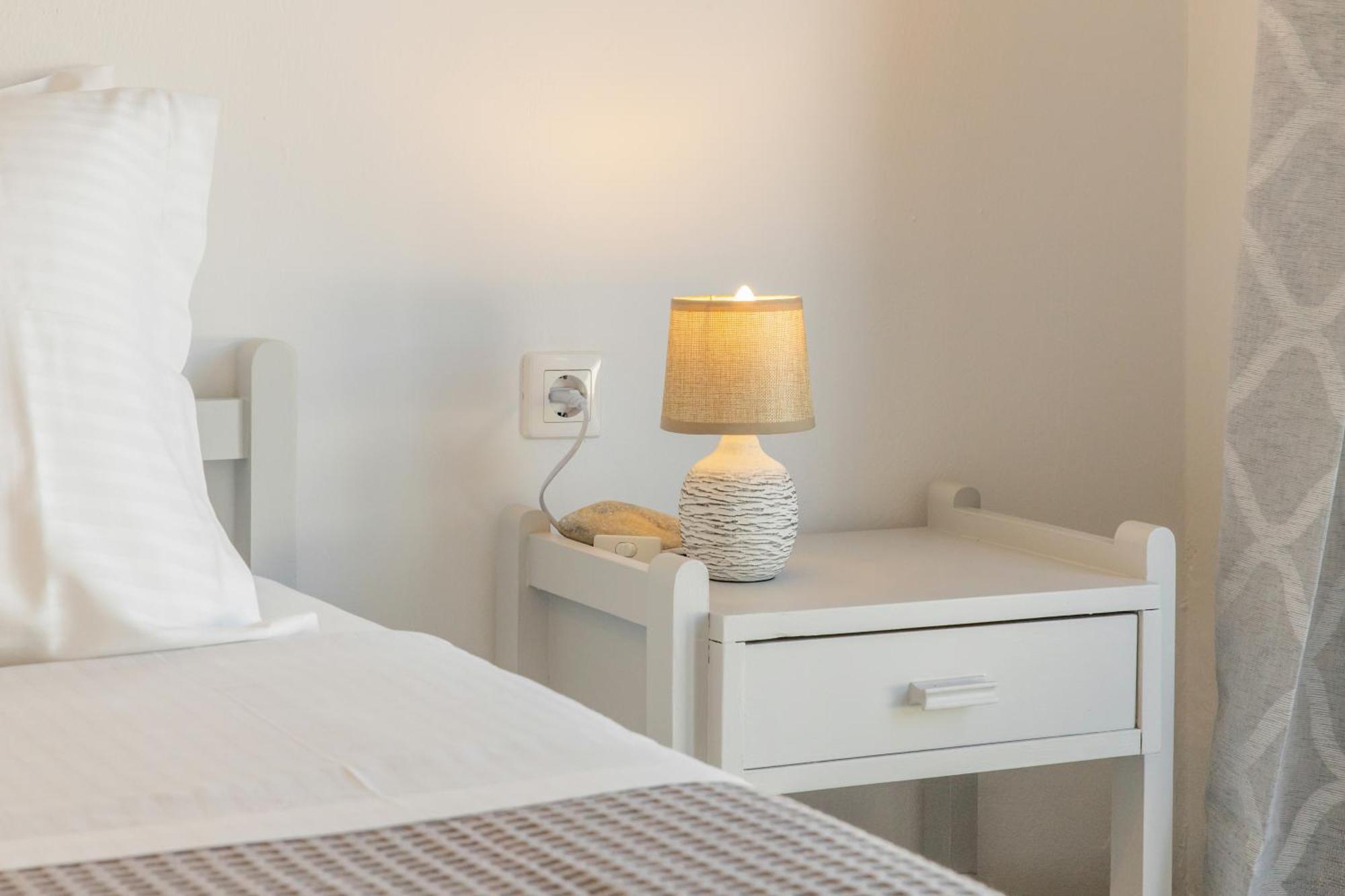 Yialos Rooms Piso Livadi Bagian luar foto